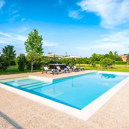 Villa Casa Delle Noci Country House, Pool &