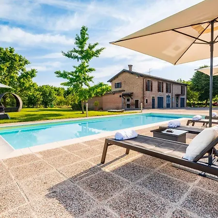 Casa Delle Noci Country House, Pool & וילה מודנה