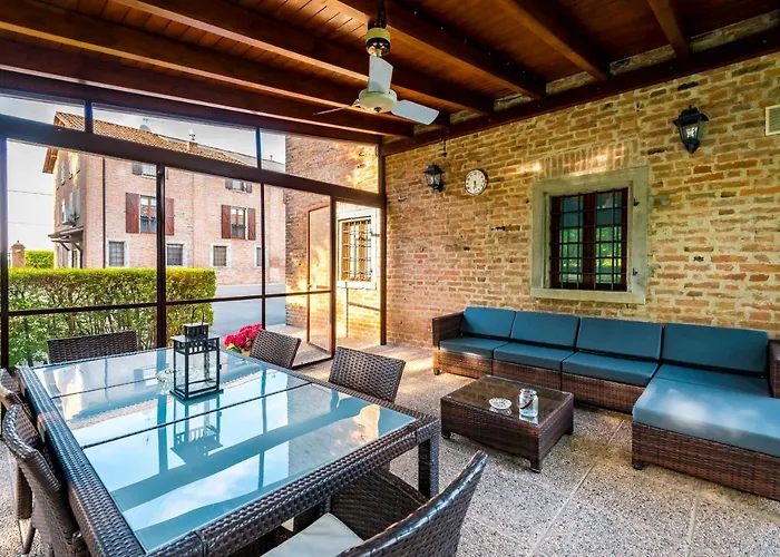 Willa Casa Delle Noci Country House, Pool & Modena